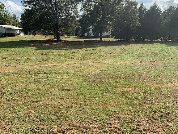 3rd image of 318 Circle Dr