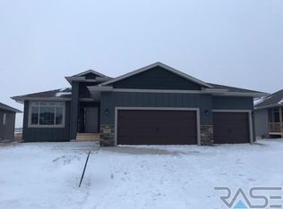 2916 S Keyrell Dr, Sioux Falls, SD 57106