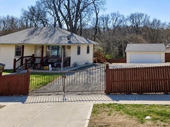 406 Elmwood Ave, Kansas City, MO 64124