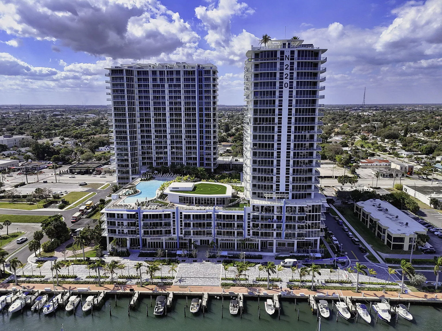2 bed, 2.5 bath, 1697 sqft, $7,250 — Photo 2
