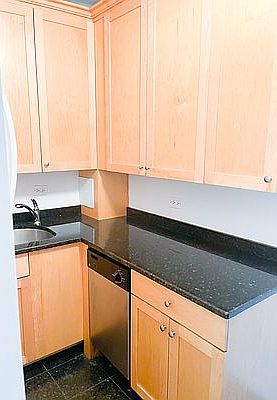 4th image of 152 E 84th St #1B2B