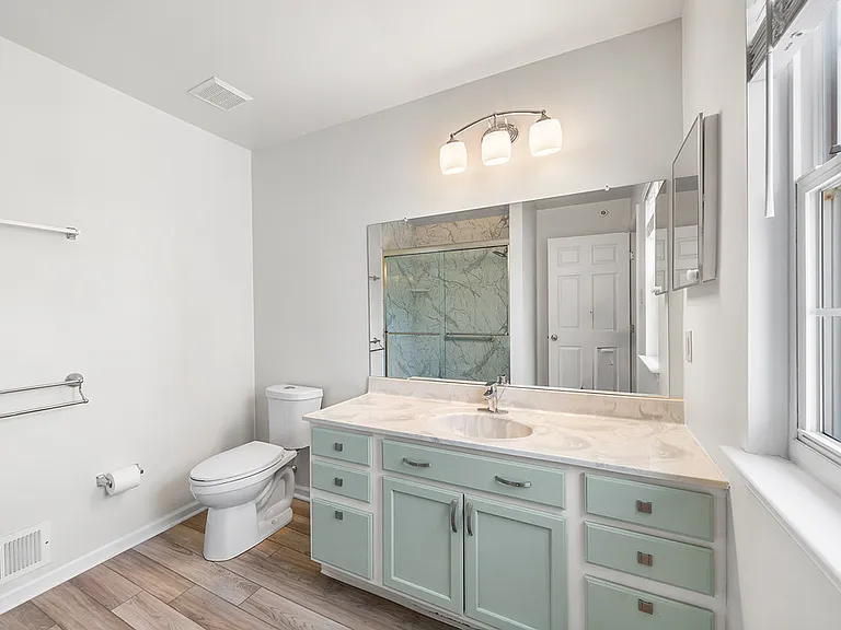 447 Fort Hill Cir — Photo 8