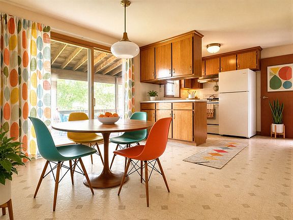 4th image of 194 Brookside Cir