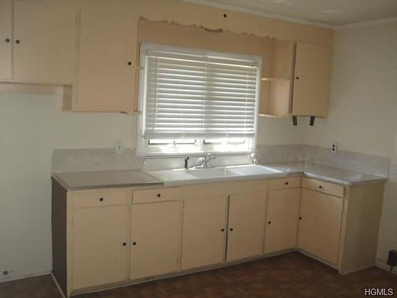 4th image of 3 Willow Ln