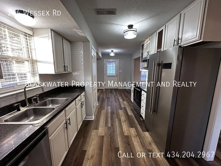 3 Bedroom Home in New Towne! — Photo 4