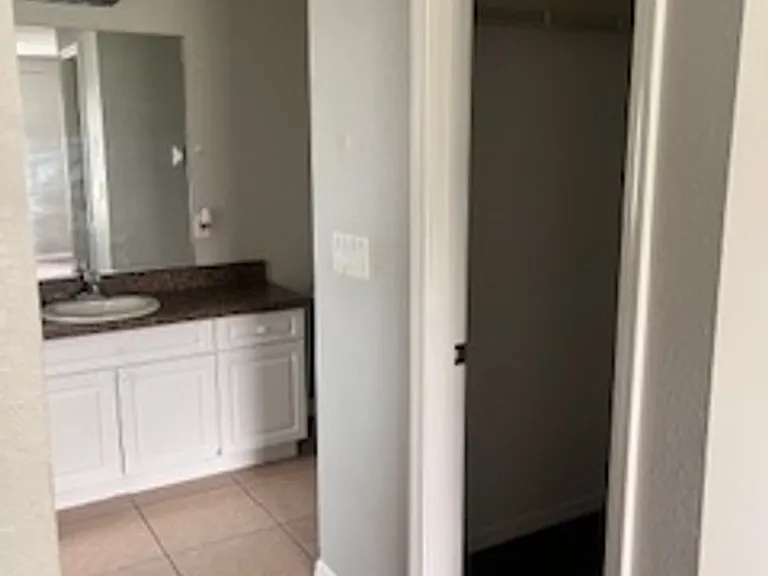 106 Drake St — Photo 23