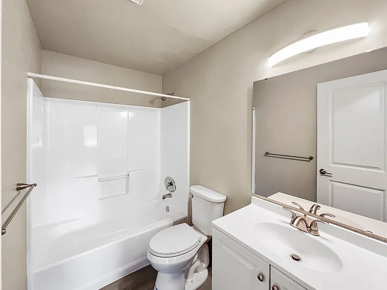 Chambers Crest Apartments — Photo 6