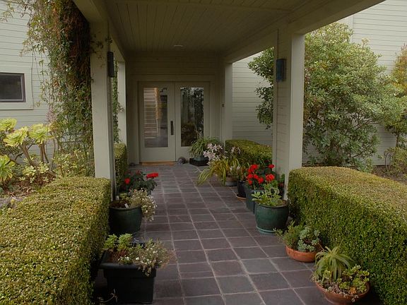4th image of 1100 Miramontes St