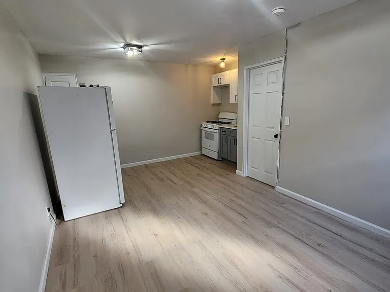 485 Lakeside Ave #11F — Photo 2