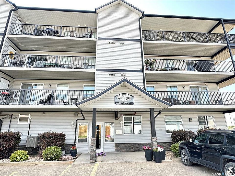1st image of 825 5th St NE #402