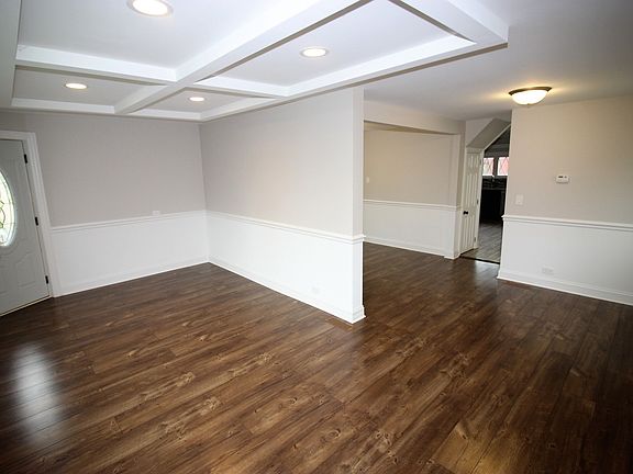 4th image of 390 Pine Ave
