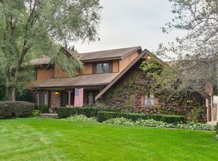 1650 Greenbrier Dr, Libertyville, IL