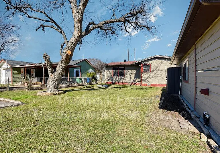 1322 W Malone Ave — Photo 16