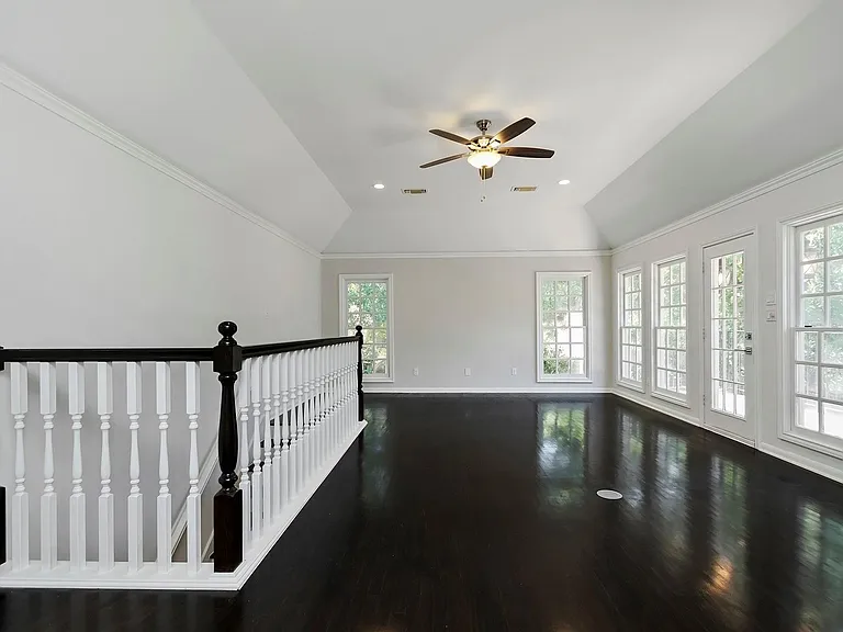810 Herdsman Dr — Photo 23