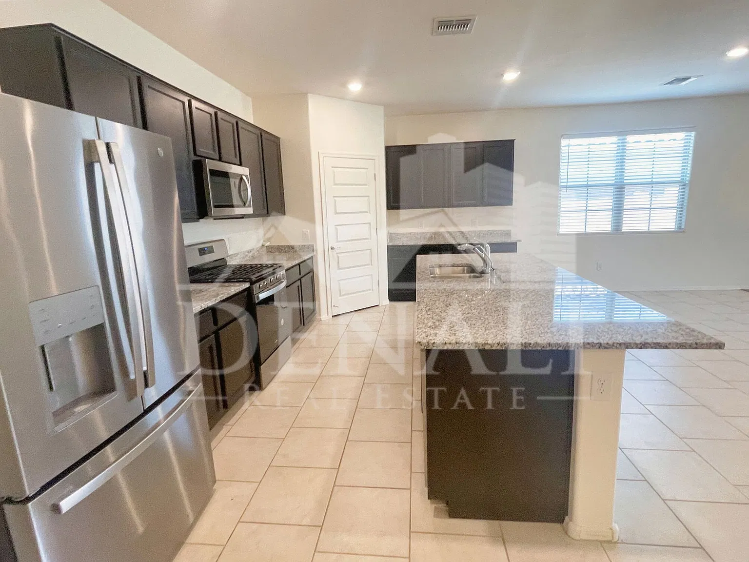 4 bed, 2.0 bath, 1787 sqft, $2,200 — Photo 4