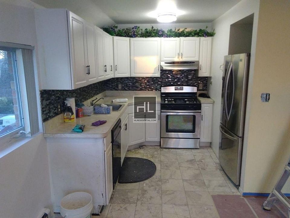 2nd image of 77 Dooley St