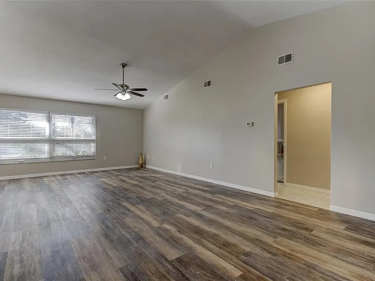 7926 Foxwood Dr — Photo 6