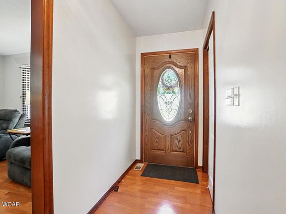 3rd image of 1051 Esther Blvd
