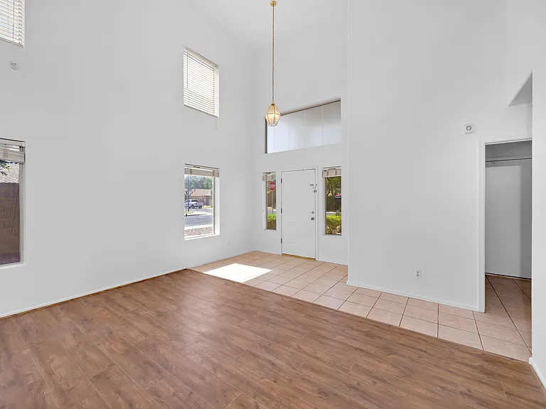 3309 E San Remo Ave — Photo 4