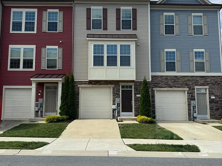 215 Pomegranate Ln — Photo 3