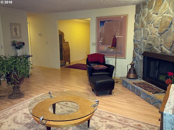 5th image of 1403 SE 105th Ave