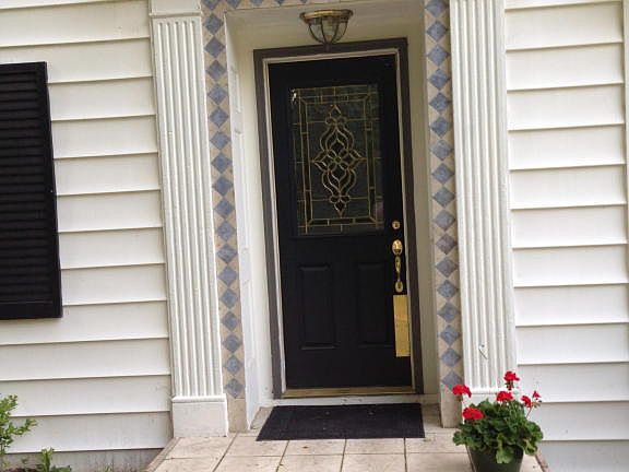 4th image of 915 W Main St