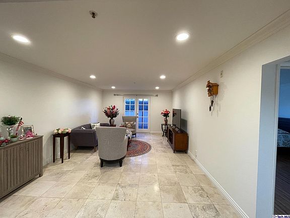 2nd image of 612 N Columbus Ave APT 106