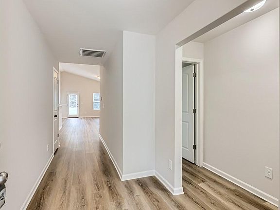 3rd image of 432 Brookfield Dr