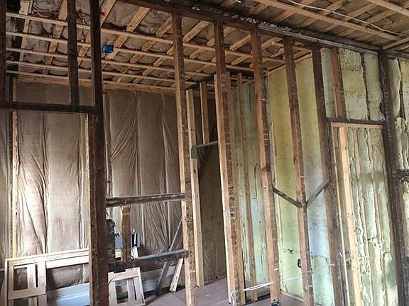 2nd image of 217 Lexington St