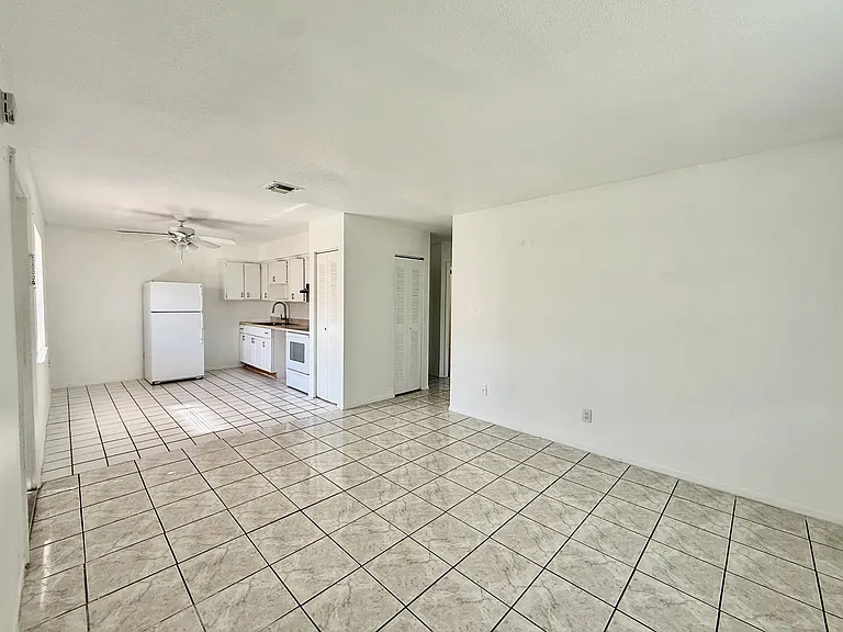 733 Michigan Ct — Photo 7