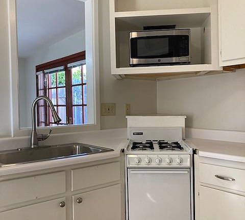 4th image of 2077 Evans Ave #B