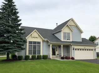 754 Warwick Ln, Lake Zurich, IL 60047