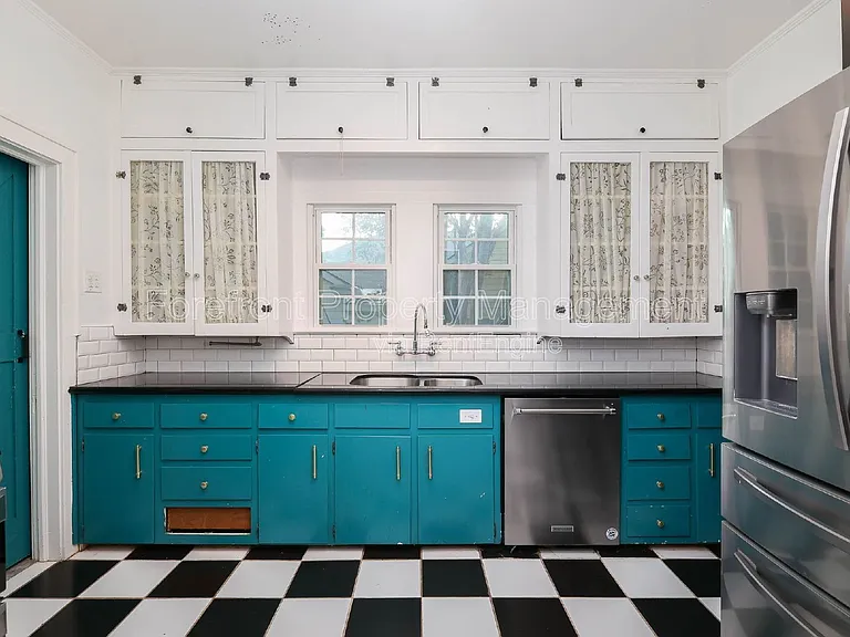 418 W Rosewood Ave — Photo 23