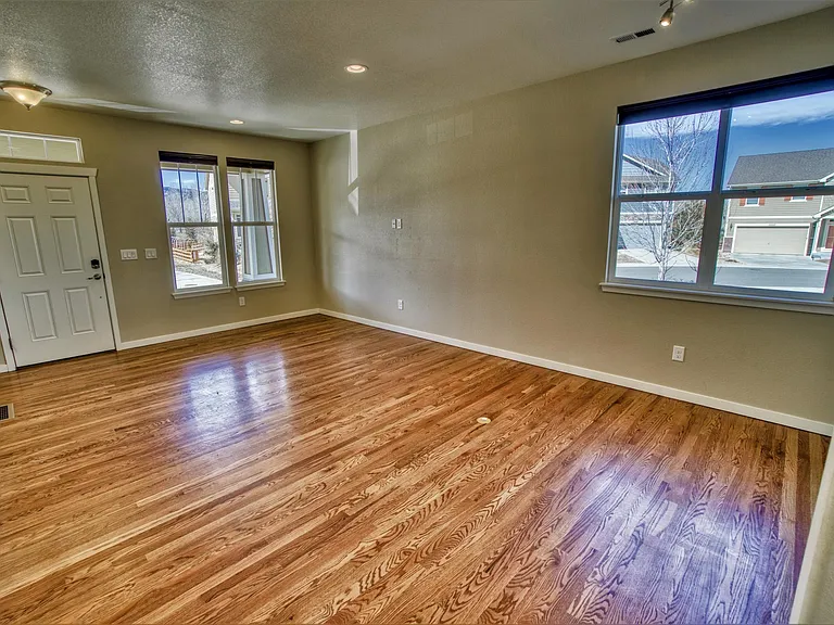 Main level - entryway/living room/open office (22' x 14').