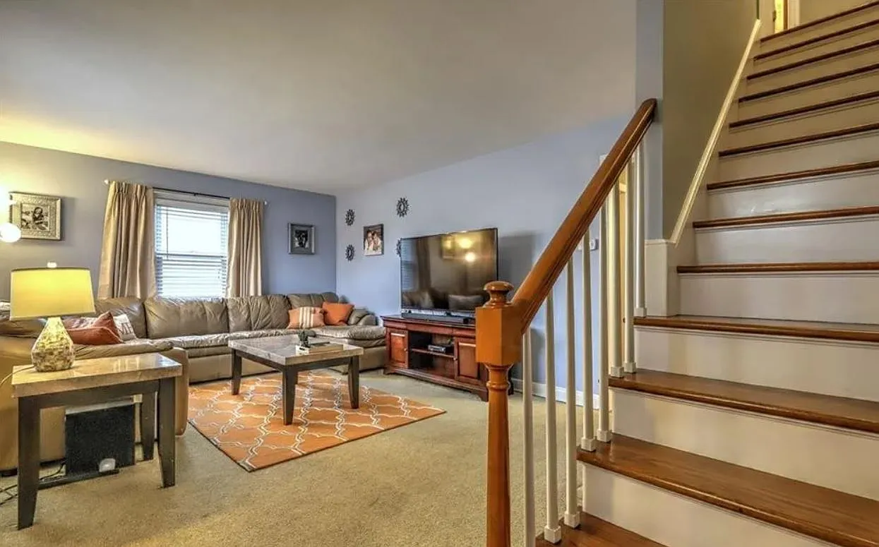 815 Ruth St — Photo 3