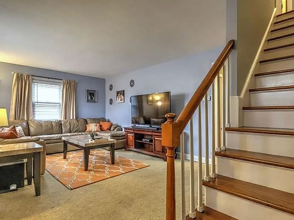 4th image of 815 Ruth St