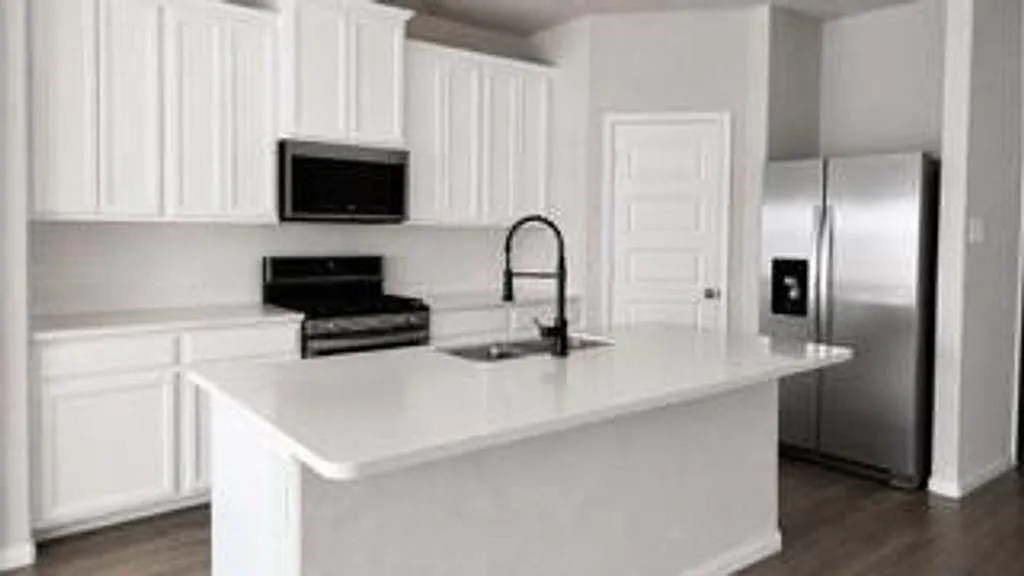 3 bed, 2.0 bath, 1724 sqft, $2,490 — Photo 3