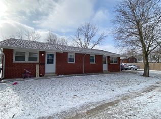 844 C St, Charleston, IL 61920