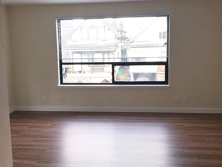 515 East Denny Apartments — Photo 32