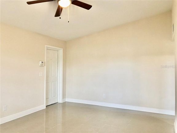4th image of 902 Lakewood Ave