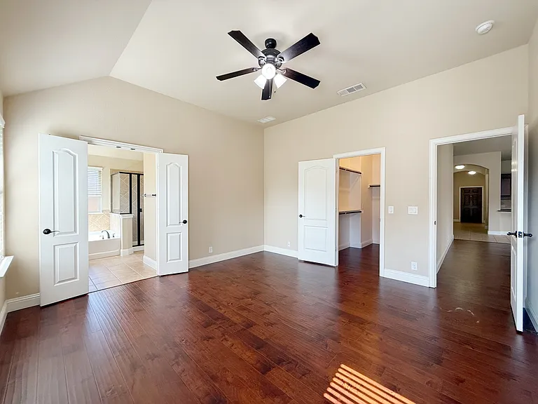 4303 Oak Bluff Dr — Photo 19