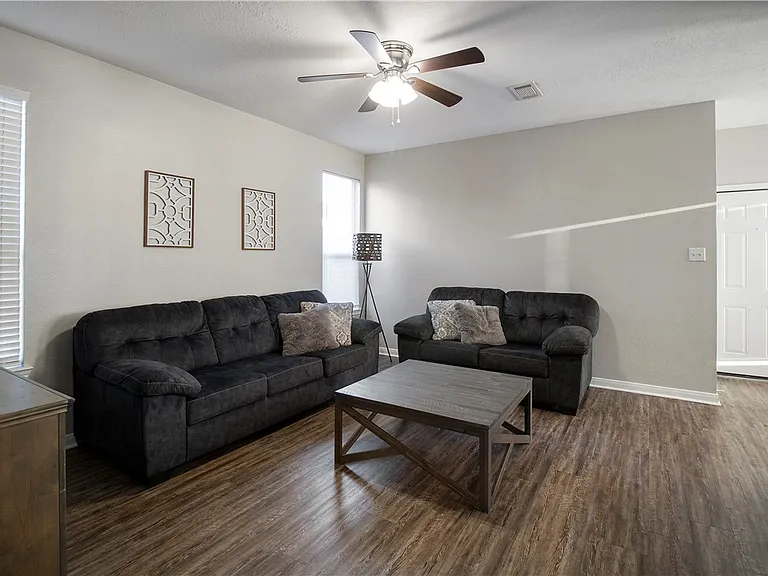 2903 McLaren Dr — Photo 6