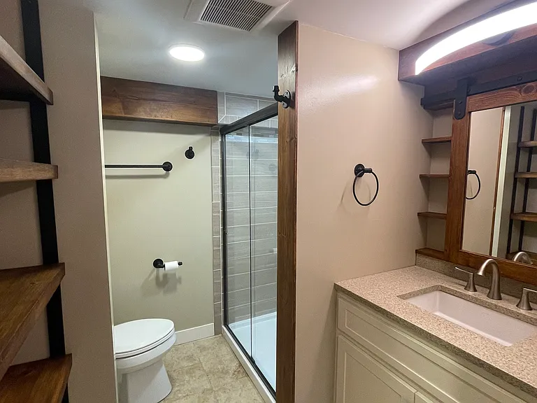 1634 E Glass Ave — Photo 14