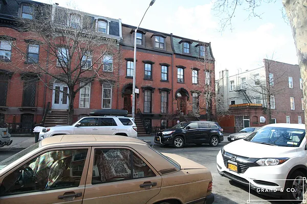 Rented by Grand & Co. | media 13