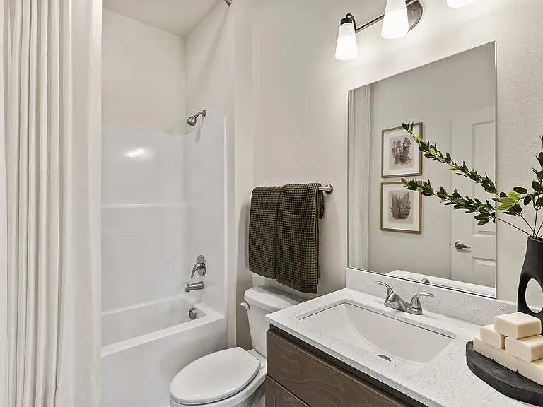Jailen's Pointe Apartments — Photo 28