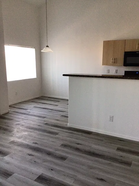 3 bed, 2.5 bath, 1200 sqft, $1,849 — Photo 2
