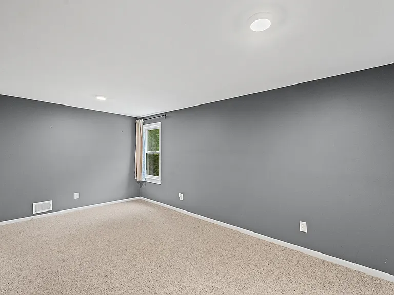 8345 Reinhardt St — Photo 21