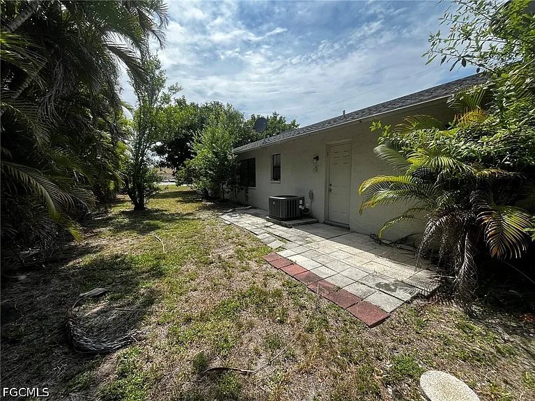 919 SE 8th Ter #7 — Photo 18