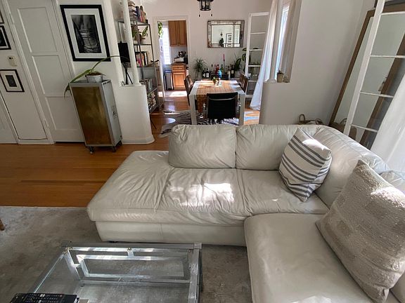 4th image of 344 1/2 N Sycamore Ave #344-1/2
