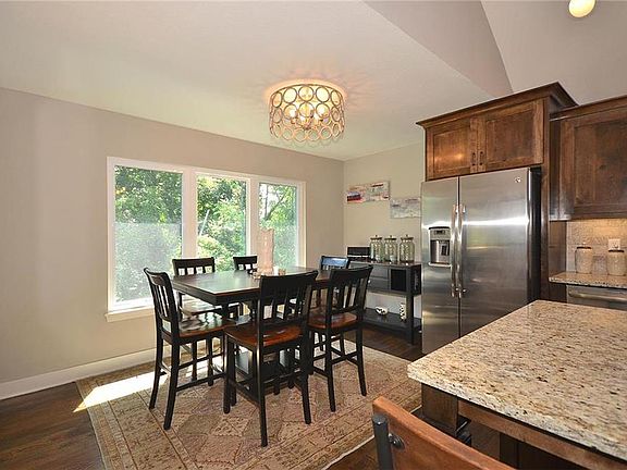 3rd image of 6209 N Green Hills Ln